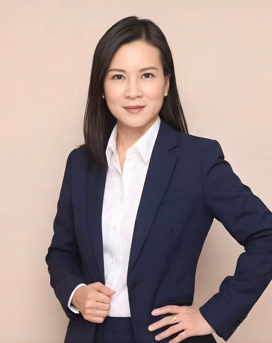 Radapha Prapapornpipat 女士 —— Beyond Interpreter Co., Ltd. 首席执行官，拥有丰富的专业翻译与口译服务经验。